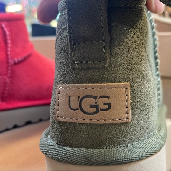 🌲 NEW WITH TAGS🌲Ugg classic ultra mini color is BTOL size 8 - Picture 4 of 15
